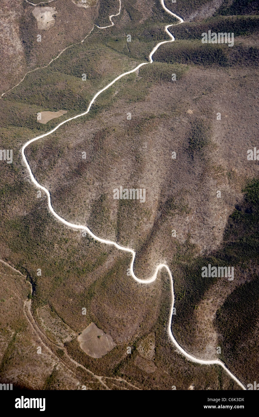 Luftaufnahme der Straße über Berge außerhalb Mexiko-Stadt Stockfoto