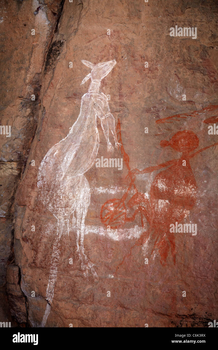 Aborigine-Felskunst in der Nähe von Anbangbang Unterschlupf, bei Burrunggui, Kakadu-Nationalpark, Northern Territory, Australien Stockfoto