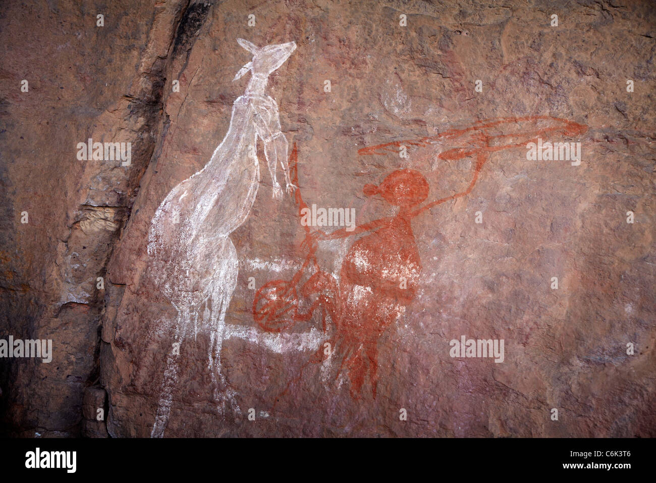 Aborigine-Felskunst in der Nähe von Anbangbang Unterschlupf, bei Burrunggui, Kakadu-Nationalpark, Northern Territory, Australien Stockfoto