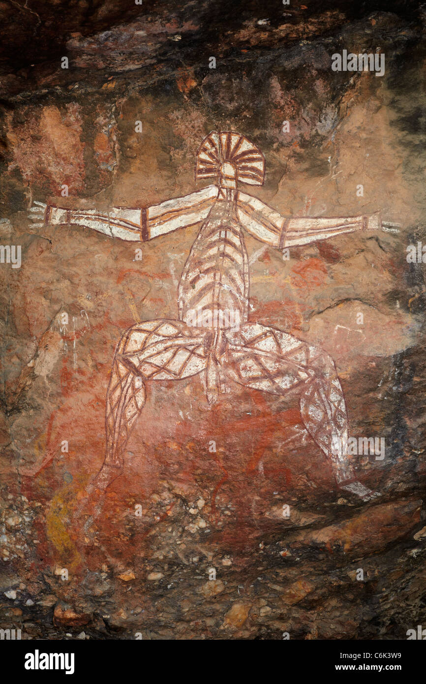 Aborigine-Felskunst des Geistes Nabulwinjbulwinj, Anbangbang Gallery, am Burrunggui, Kakadu National Park, NT, Australien Stockfoto