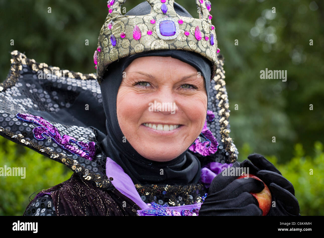 Schauspielerinnen und Schauspieler bei der Promotion Vorstellung von Schneewittchen und die sieben Zwerge, Stanley Park, Blackpool, Lancs, UK Stockfoto