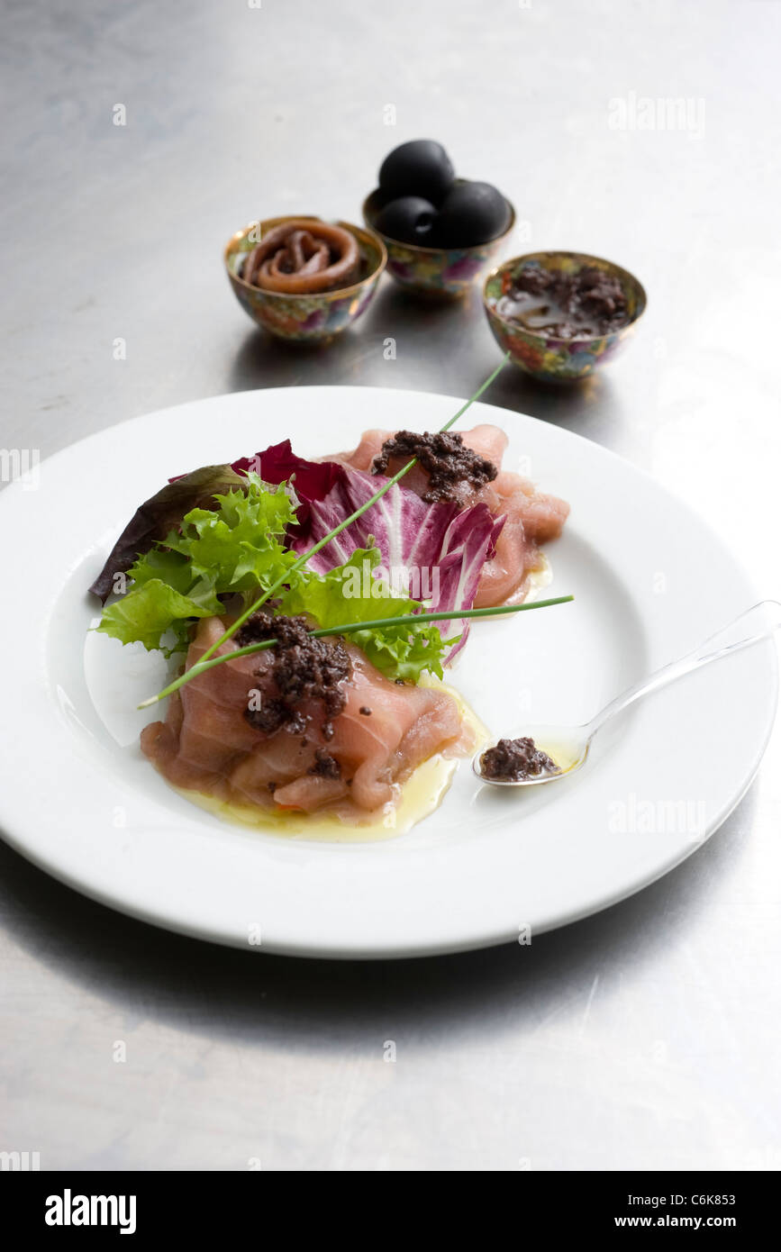 Thunfisch-Ravioli mit Gemüse Stockfoto