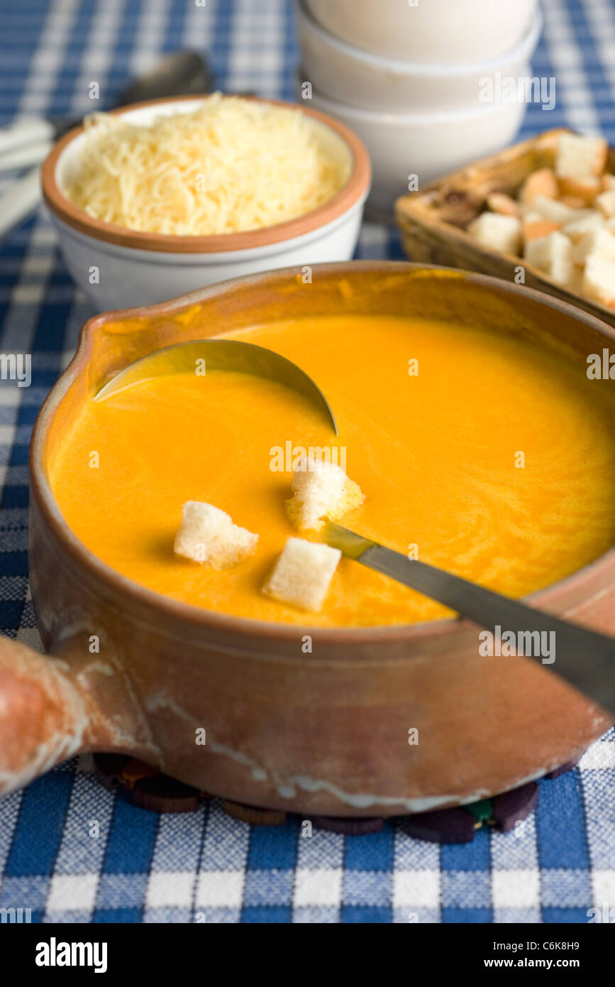 Kürbiscreme-Suppe mit Kreuzkümmel Stockfoto