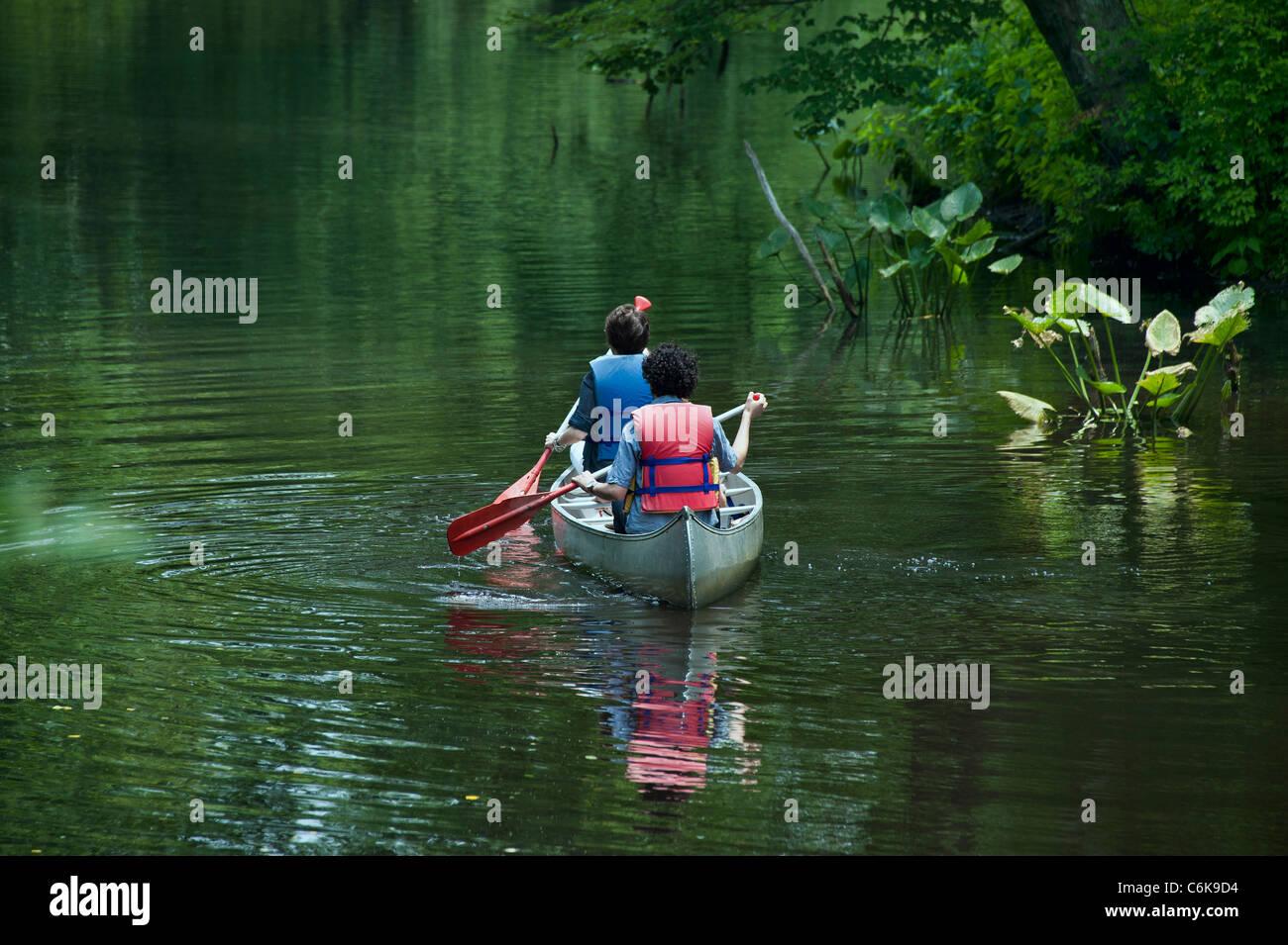 Teenager, Kanufahren, New Jersey, USA Stockfoto