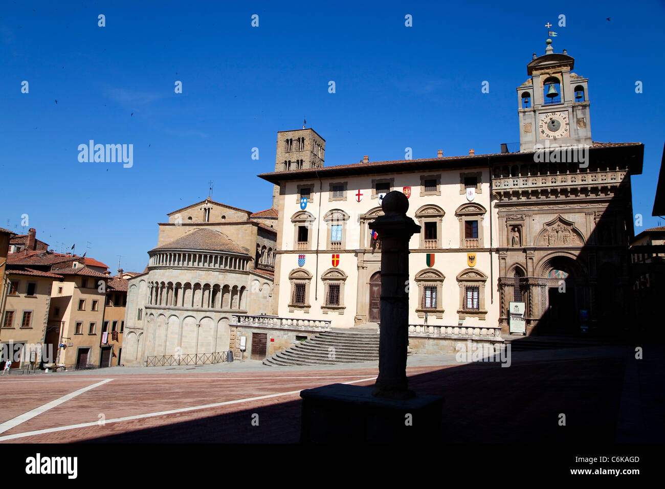 Piazza Grande oder Piazza Vasari, Hauptplatz in Arezzo, Toskana, Italien Stockfoto