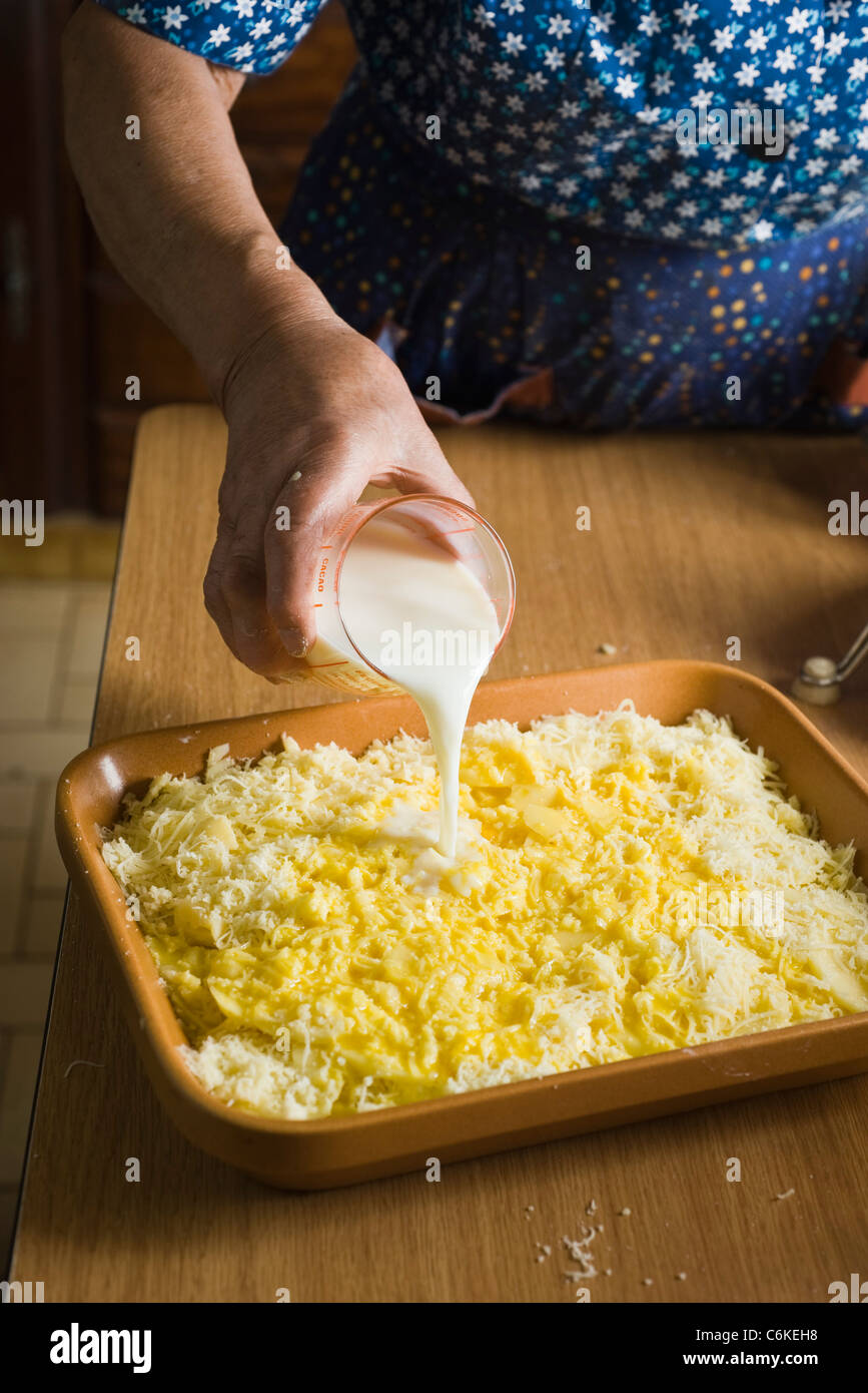 Evas Kartoffelgratin Stockfoto