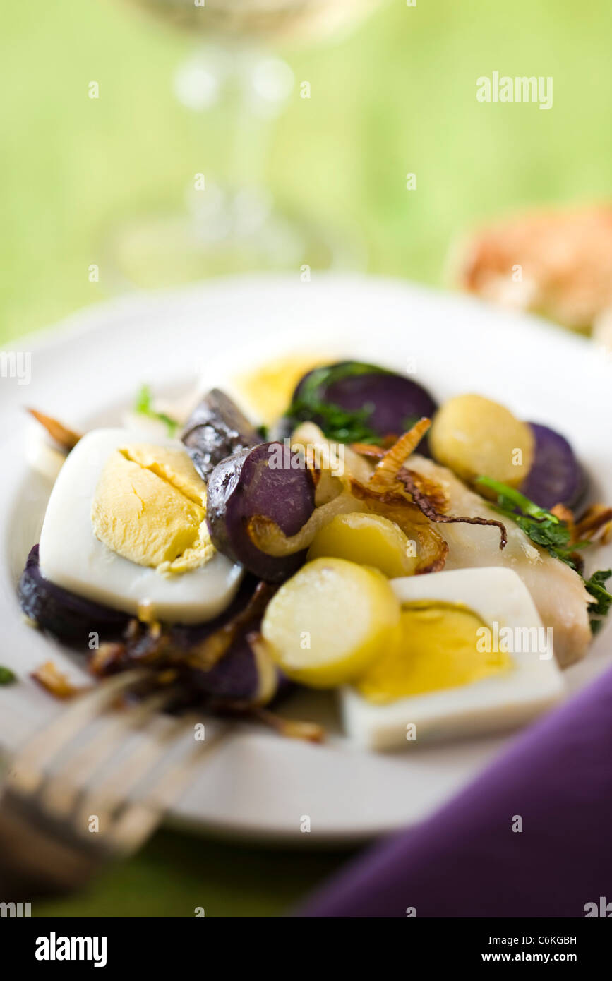 Kabeljau-Kartoffel-Salat Stockfoto