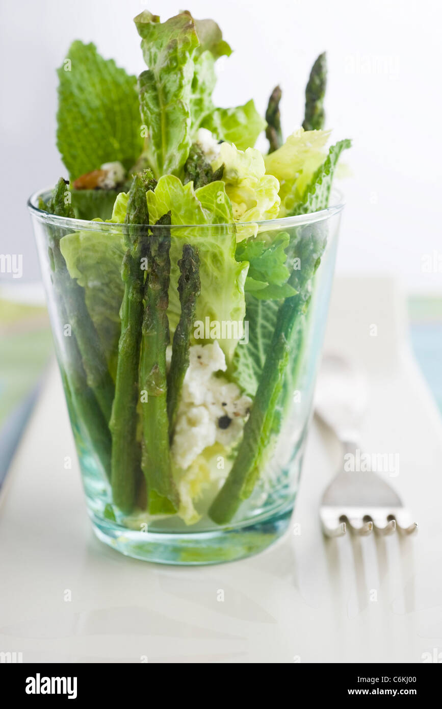 Salat mit Spargel und ricotta Stockfoto