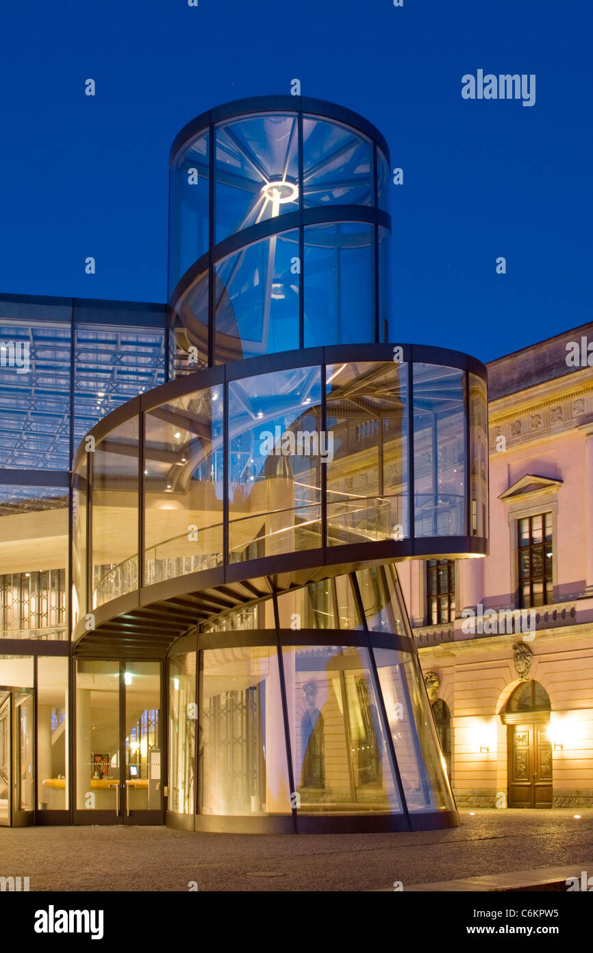 Berlin neue Erweiterungsbau des deutschen historischen Museums, I. M. Pei Architekten, modernen Glas und Stahlspirale Stockfoto
