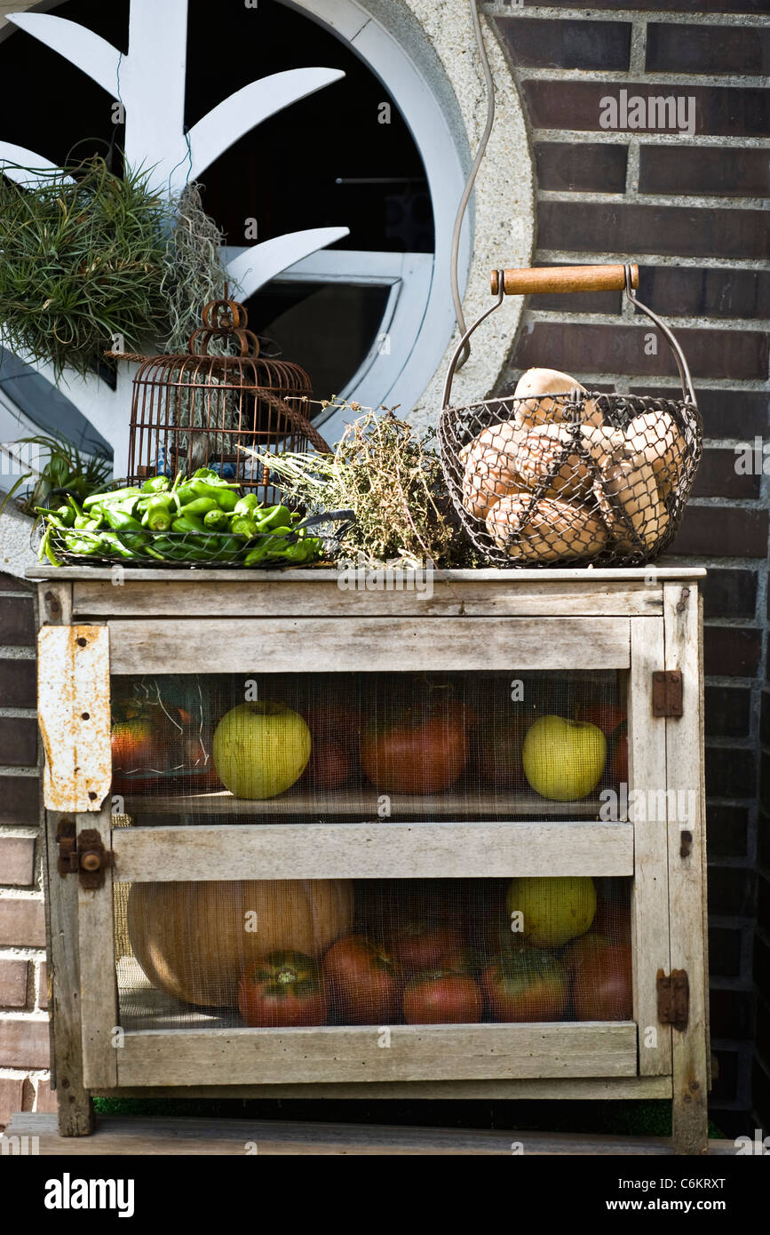 Lagerschrank für frisches Obst und Gemüse Stockfoto