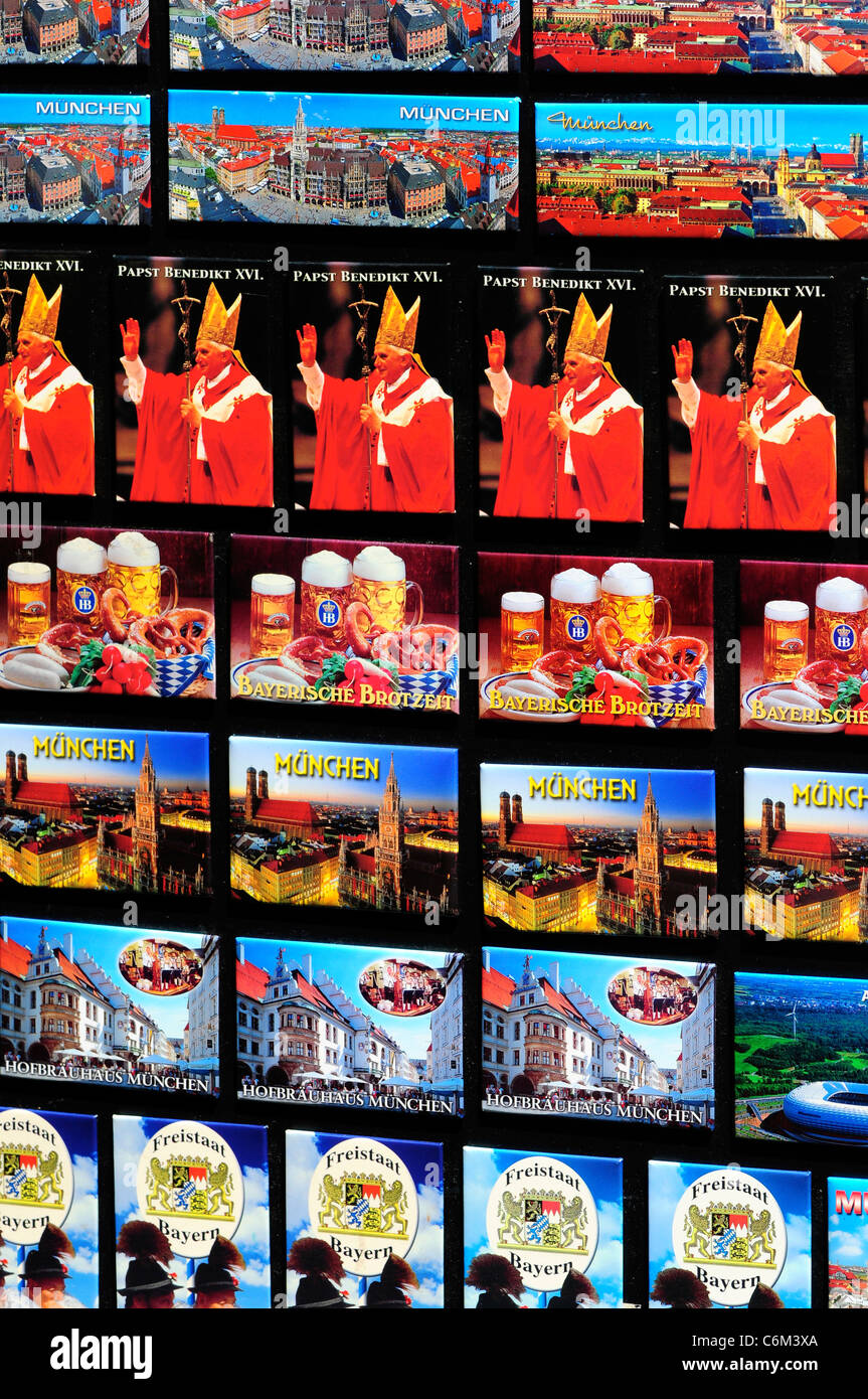 Kühlschrank-Magnete zum Verkauf in München, Deutschland Stockfoto