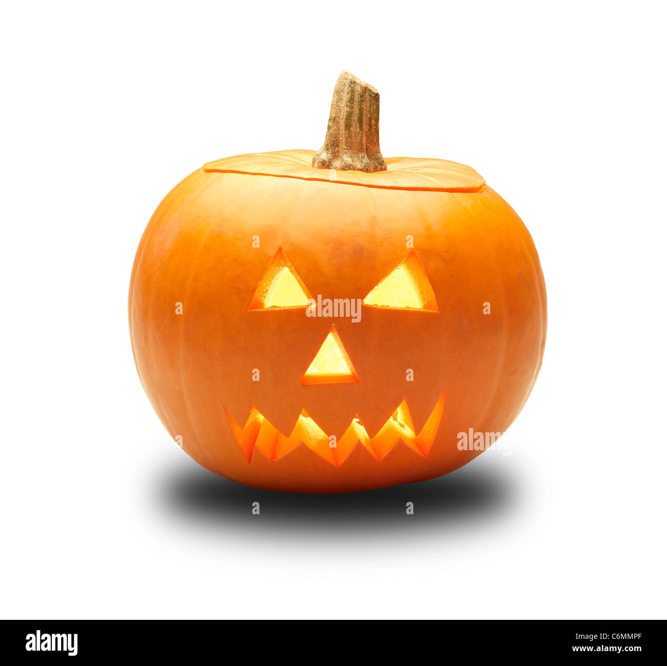 einen Ausschnitt beleuchtet Halloween leuchtende Kürbis Rübe Laterne isoliert auf weißem Hintergrund mit Beschneidungspfad Stockfoto