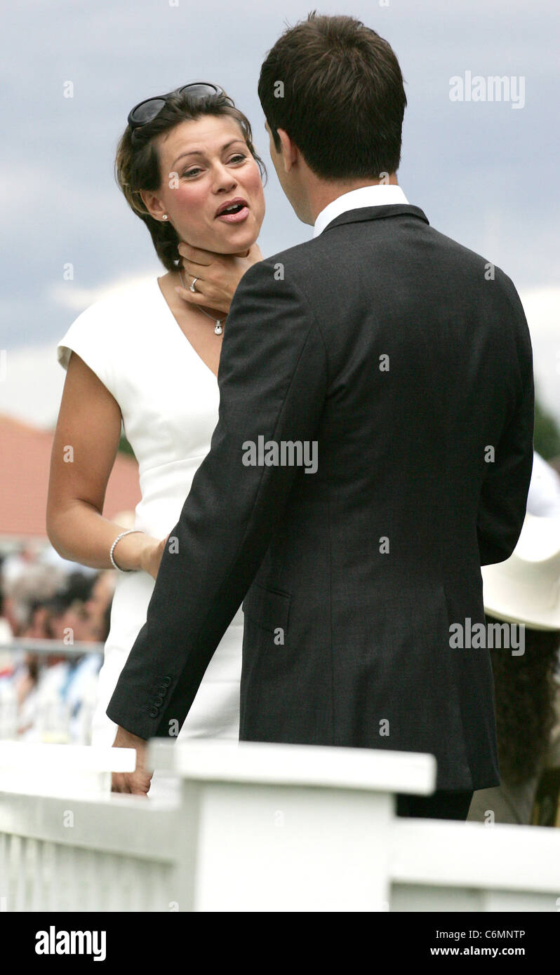 Kate SIlverton und Gethin Jones am Cartier International Polo an Guards Poloclub, Windsor Great Park, Egham Berkshire, Stockfoto