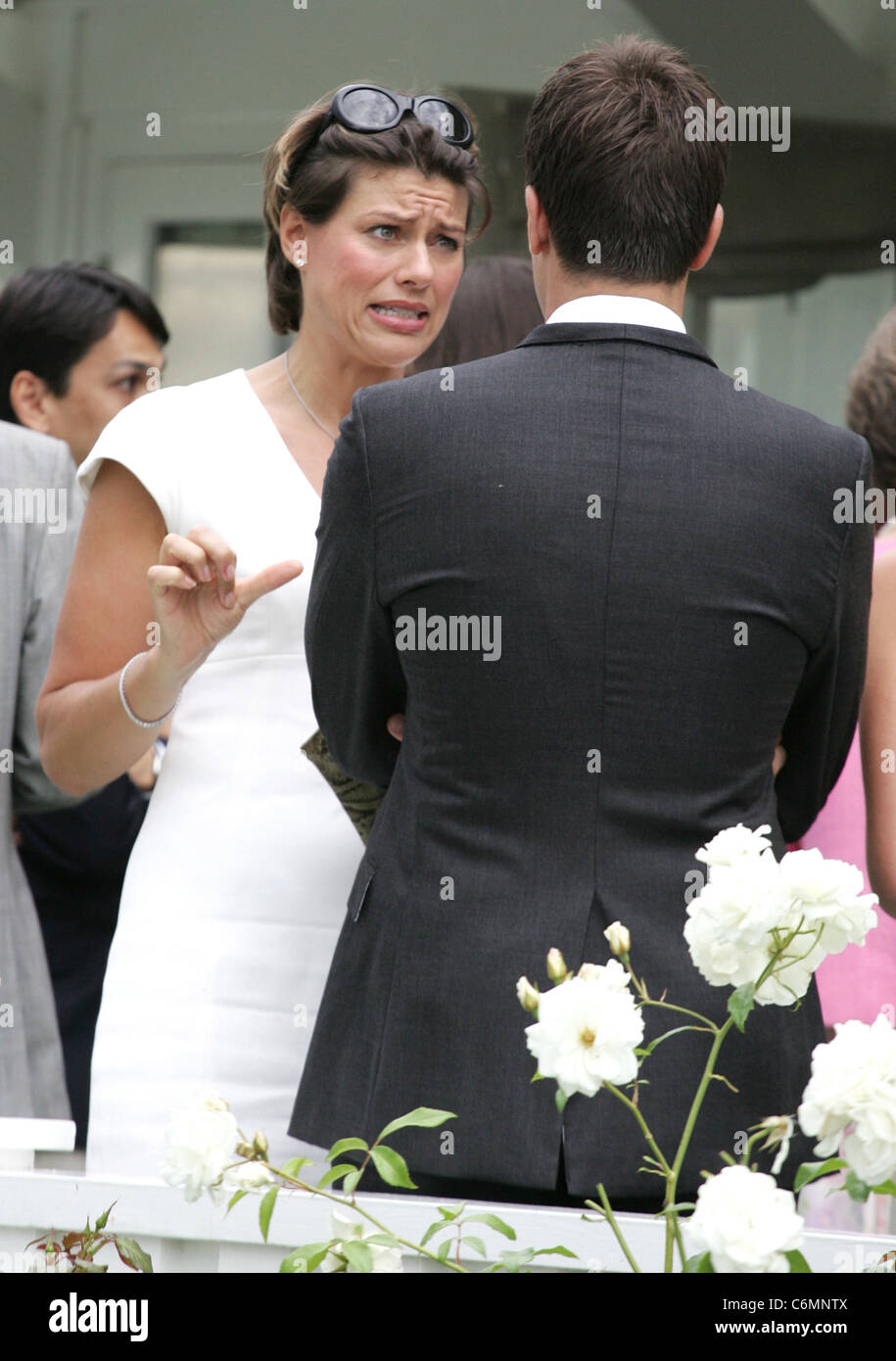 Kate SIlverton und Gethin Jones am Cartier International Polo an Guards Poloclub, Windsor Great Park, Egham Berkshire, Stockfoto