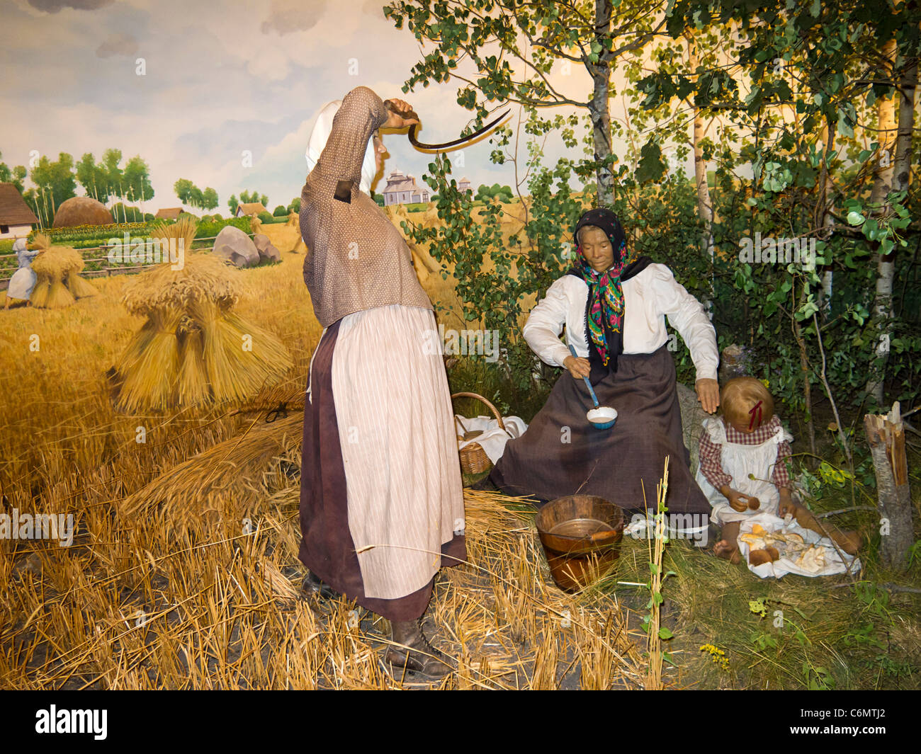 Diorama in Manitoba Museum der frühen Pionier Bauern Ernten in der kanadischen Prärie. Hier erntet eine ukrainische Familie Roggen. Stockfoto