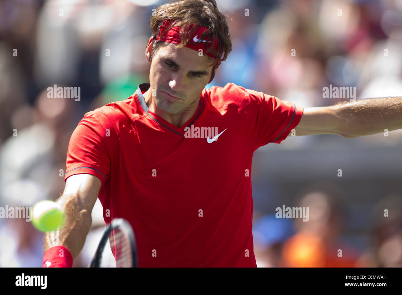 Roger Federer (SUI) im Wettbewerb bei den 2011 US Open Tennis. Stockfoto