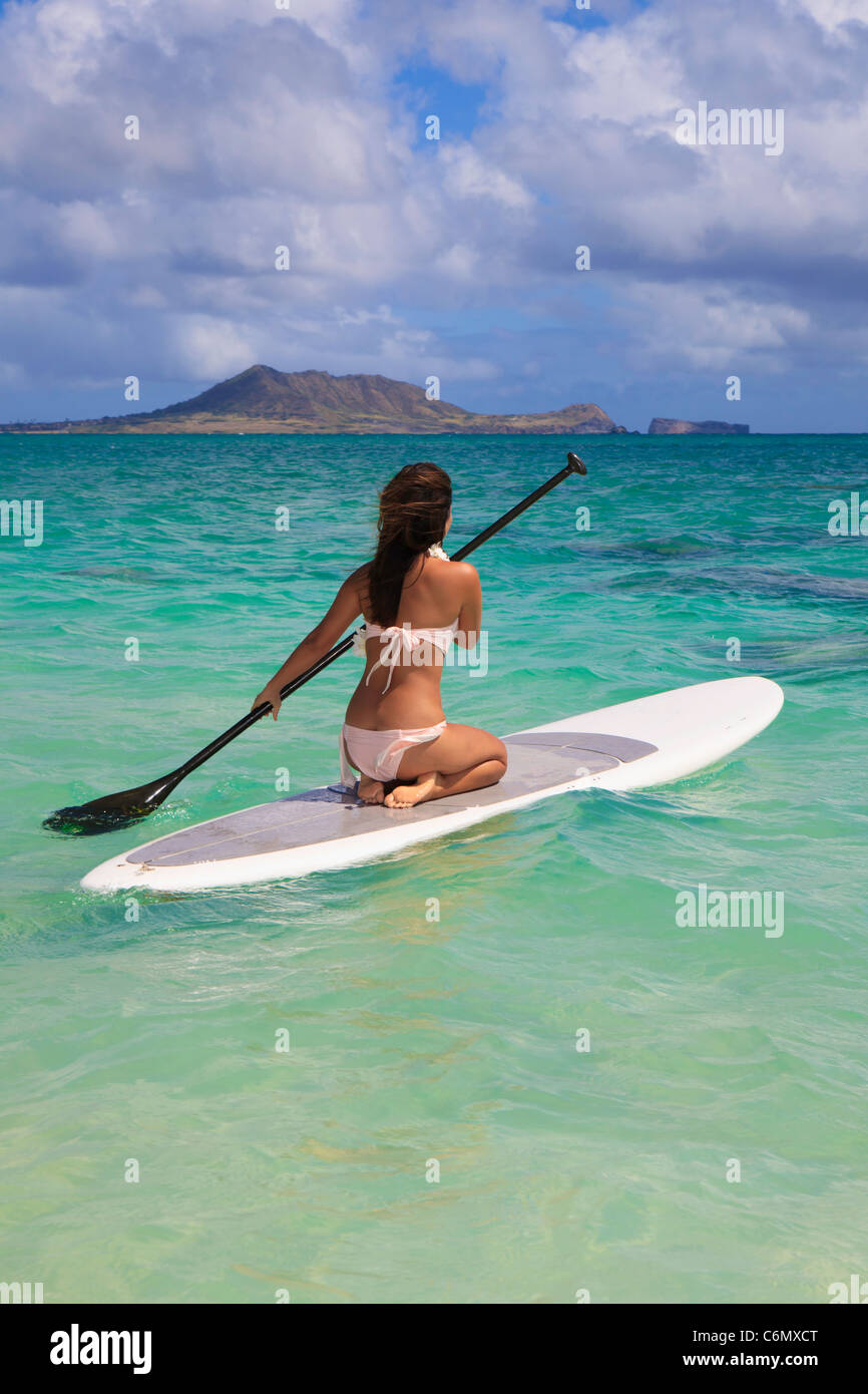schöne polynesischen Mädchen auf einem standup Paddle board Stockfoto