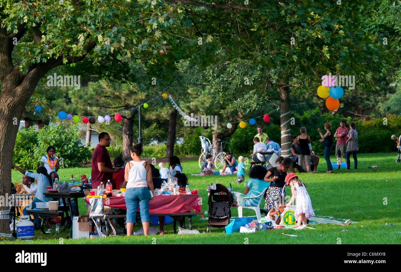 Picknick Jarry Park Montreal Kanada-Jarry Park ist sehr beliebt bei neuen Immigranten in Montreal Stockfoto