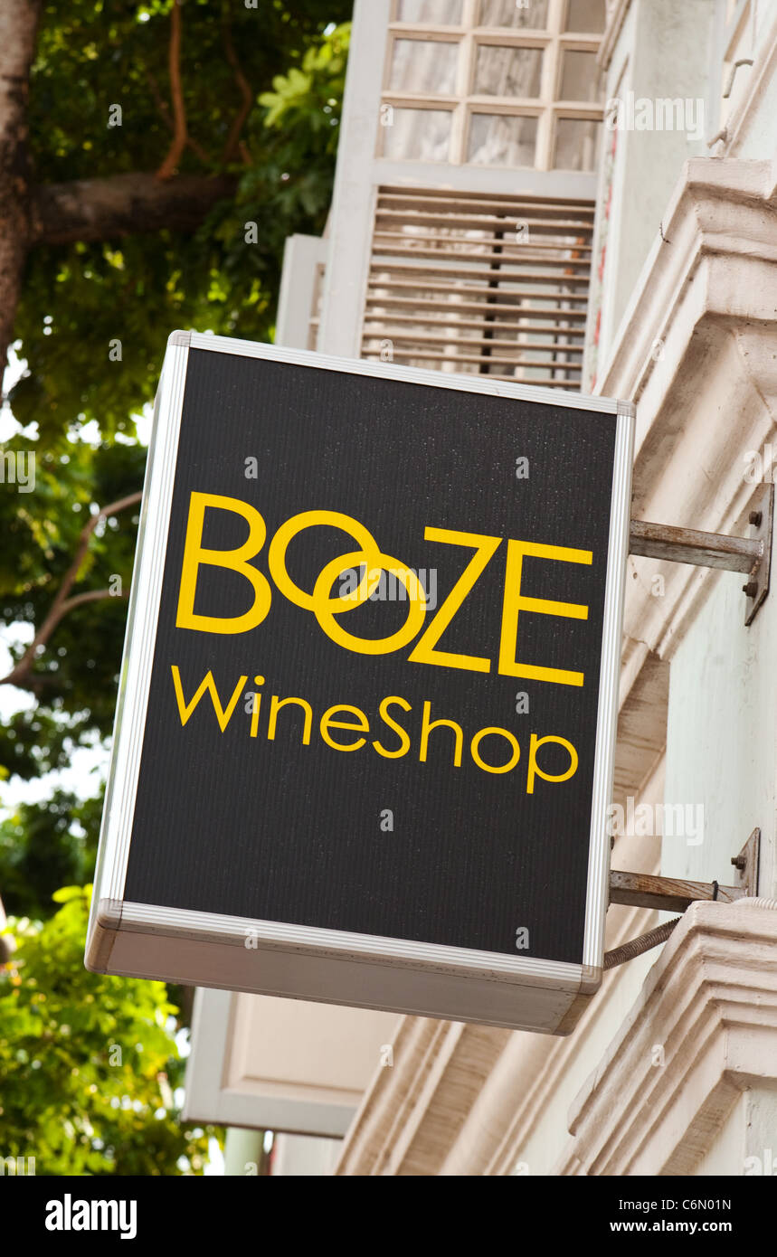 Melden Sie sich für den Alkohol Wineshop, Singapur Asien Stockfoto