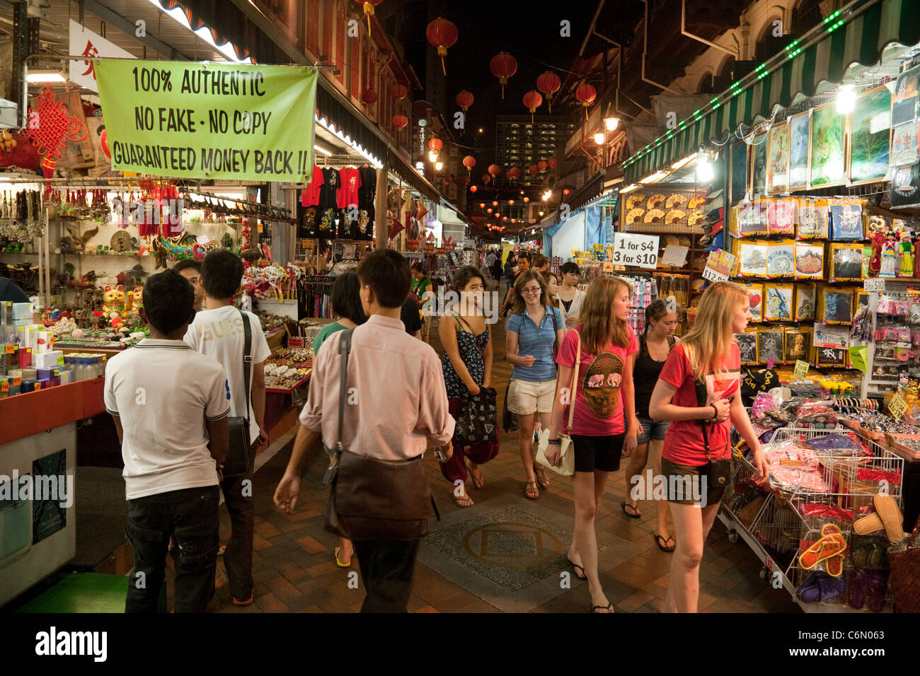 Straßenszene in der Nacht, Chinatown Singapur Asien Stockfoto