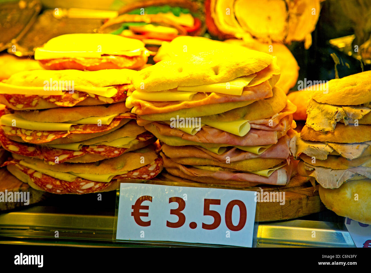 Sandwiches und Brötchen in Florenz Italien angezeigt. Stockfoto