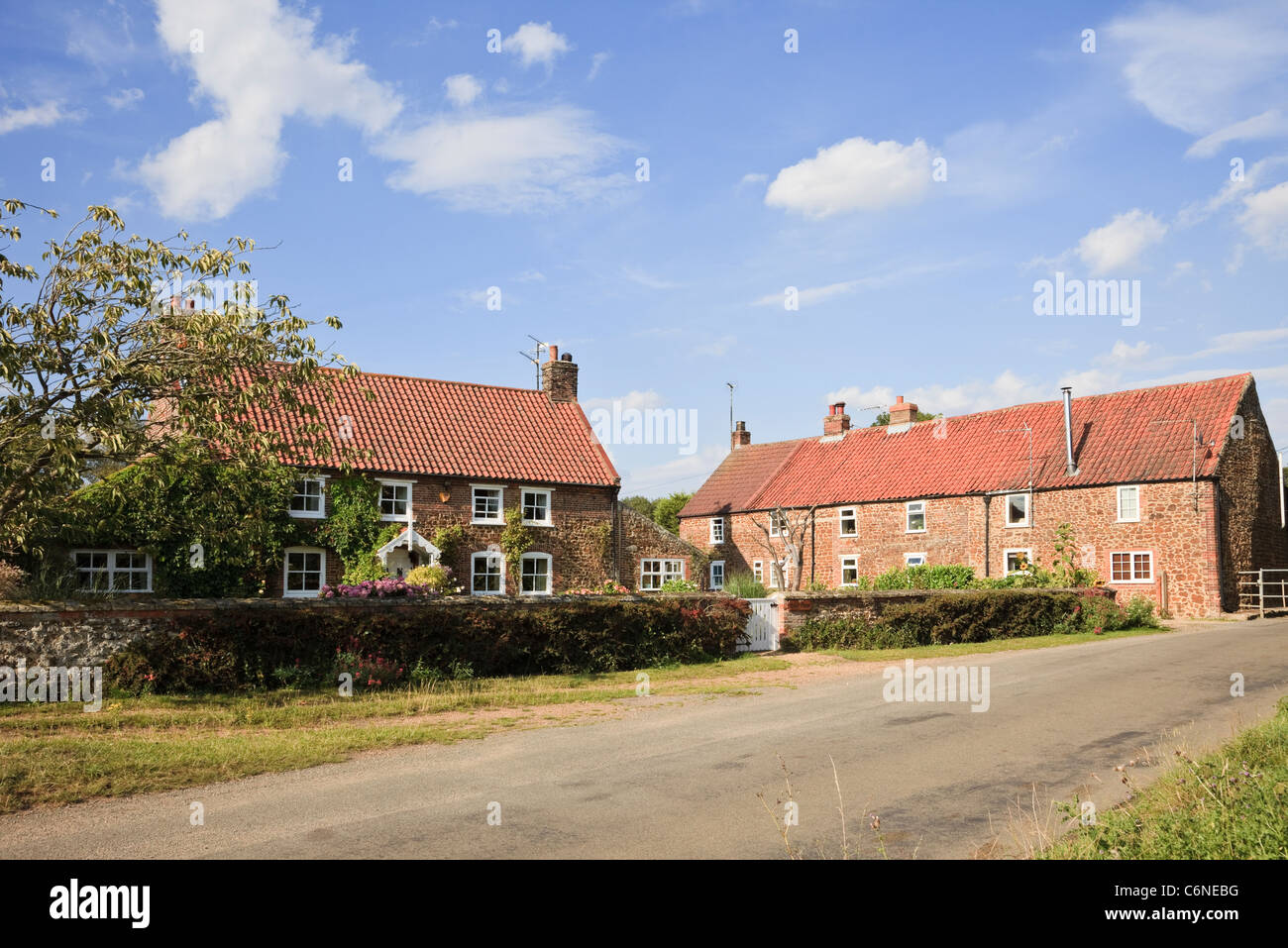 Nord Runcton, Norfolk, England, Vereinigtes Königreich, Großbritannien. Malerischen Steinhäusern rund um das Dorf gemeinsame Stockfoto