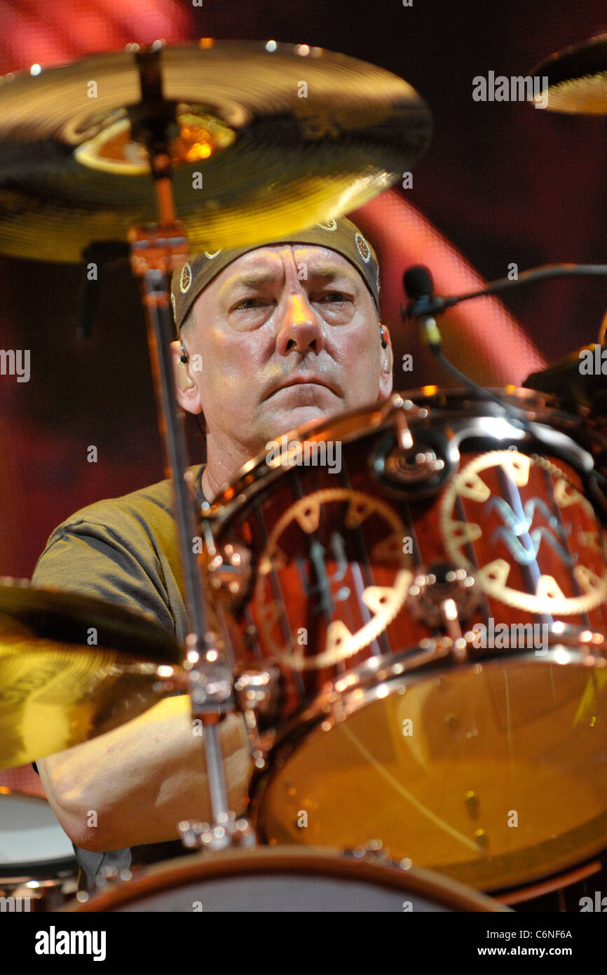 Neil Peart Rush, die live auf der Bühne bei "Time Machine Tour" im Canadian Molson Amphitheatre. Toronto, Kanada- Stockfoto