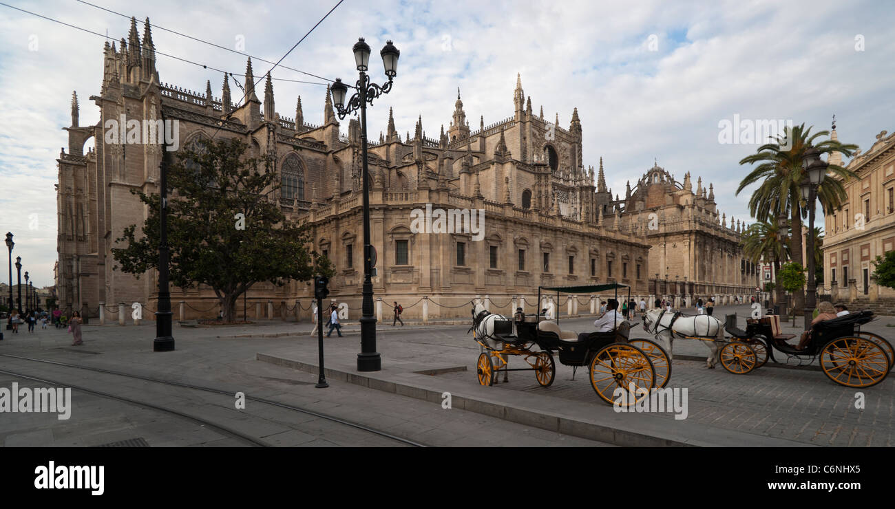 Kutschen von der Kathedrale, Sevilla Stockfoto