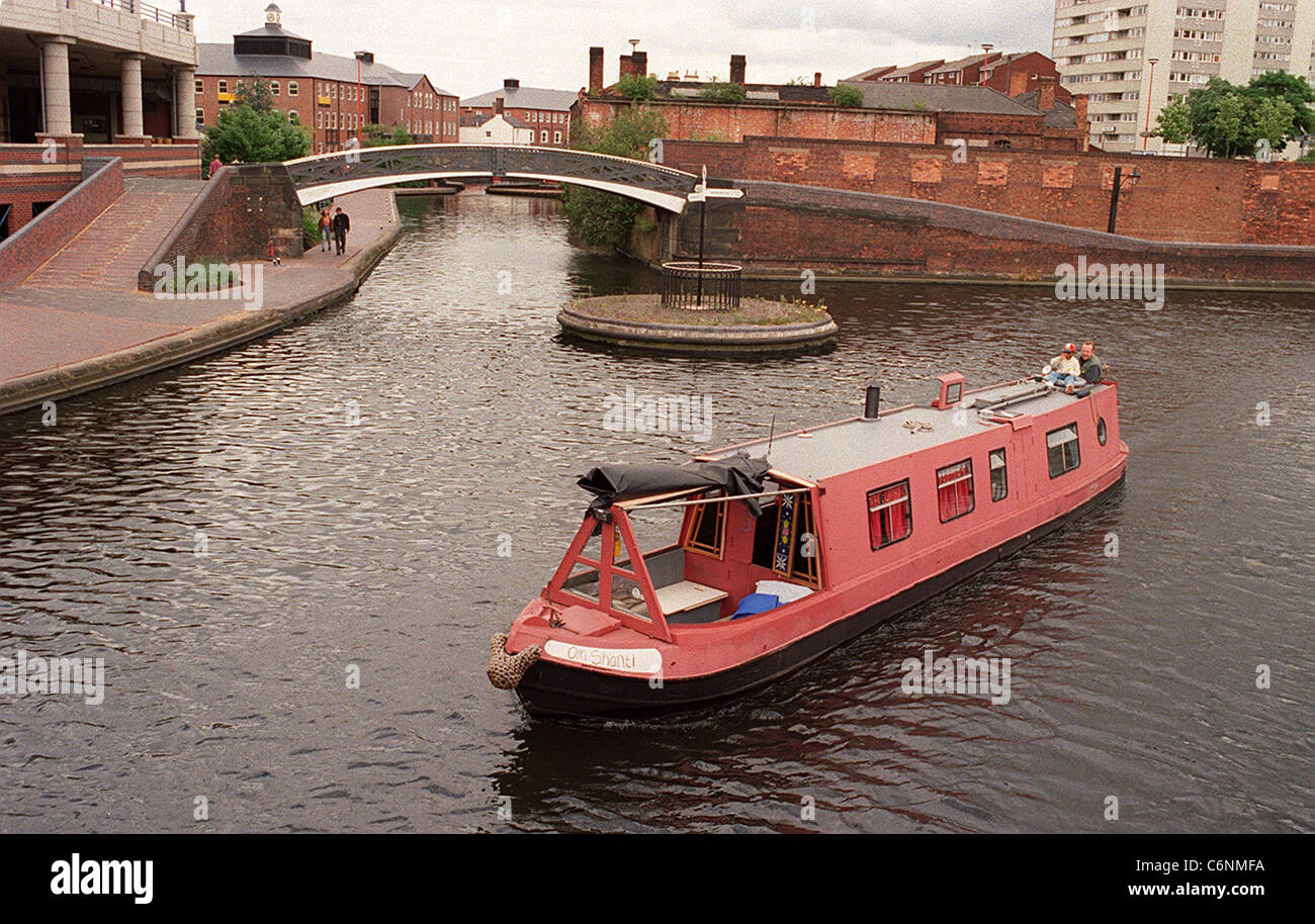 DIE KANÄLE RUND UM BIRMINGHAM STADTZENTRUM Stockfoto