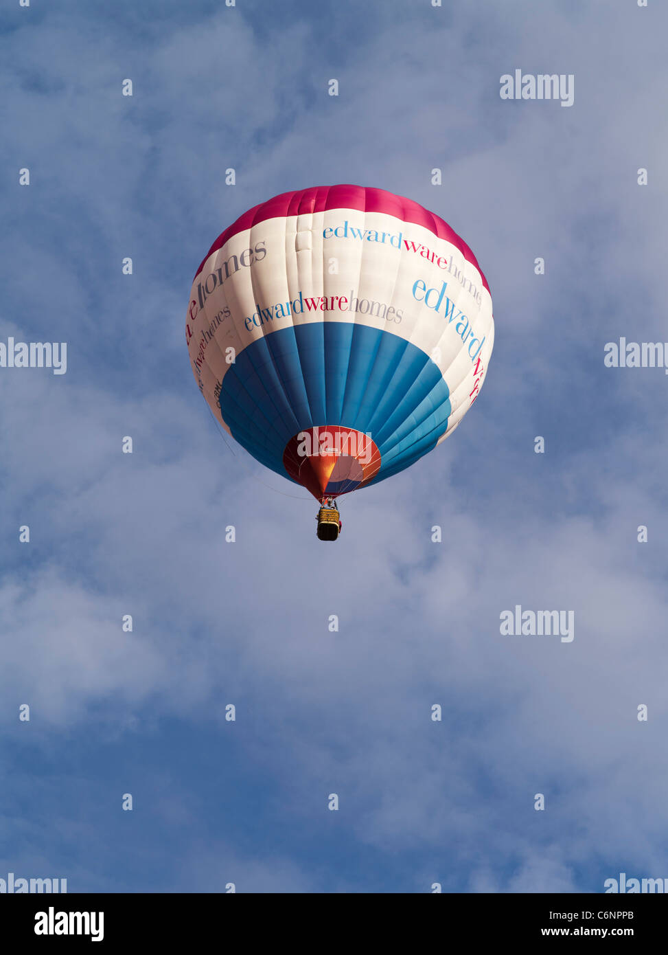 Dh Bristol Balloon Fiesta CLIFTON BRISTOL Sky Balloon Festival fliegen Heißluftballon im Flug Großbritannien Stockfoto