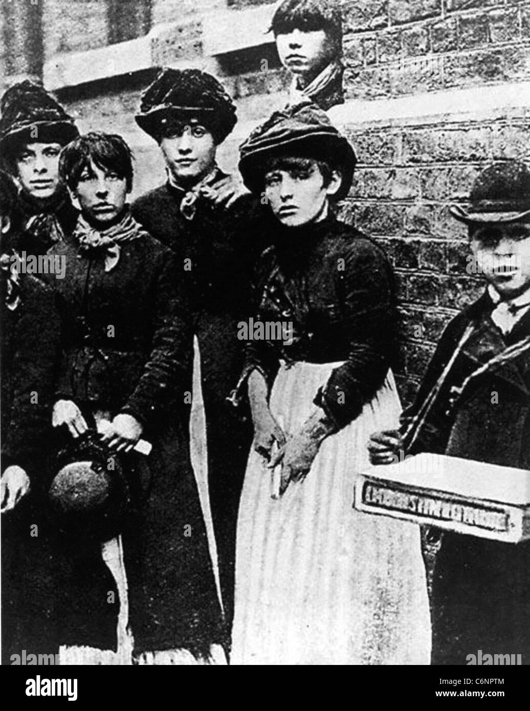 Spiel Mädchen werkseitig Bryant und Mai in Bow, London, 1888 Stockfoto