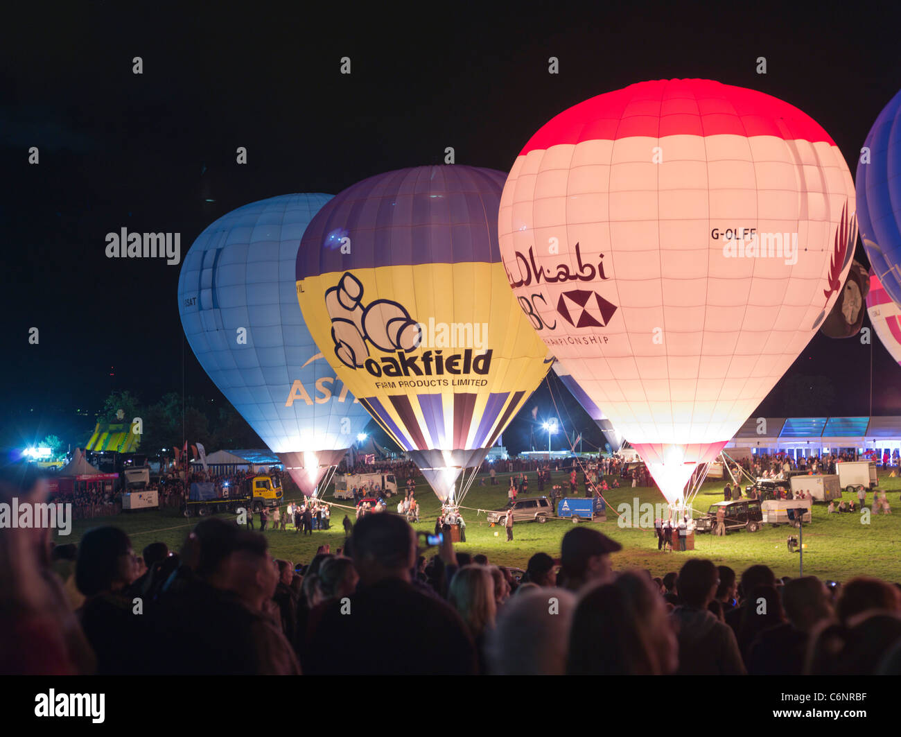 dh Bristol Balloon Festivals ASHTON COURT FIESTA BRISTOL ENGLAND heiß Luftballons leuchten bei Nacht Anzeige internationales Festival Stockfoto