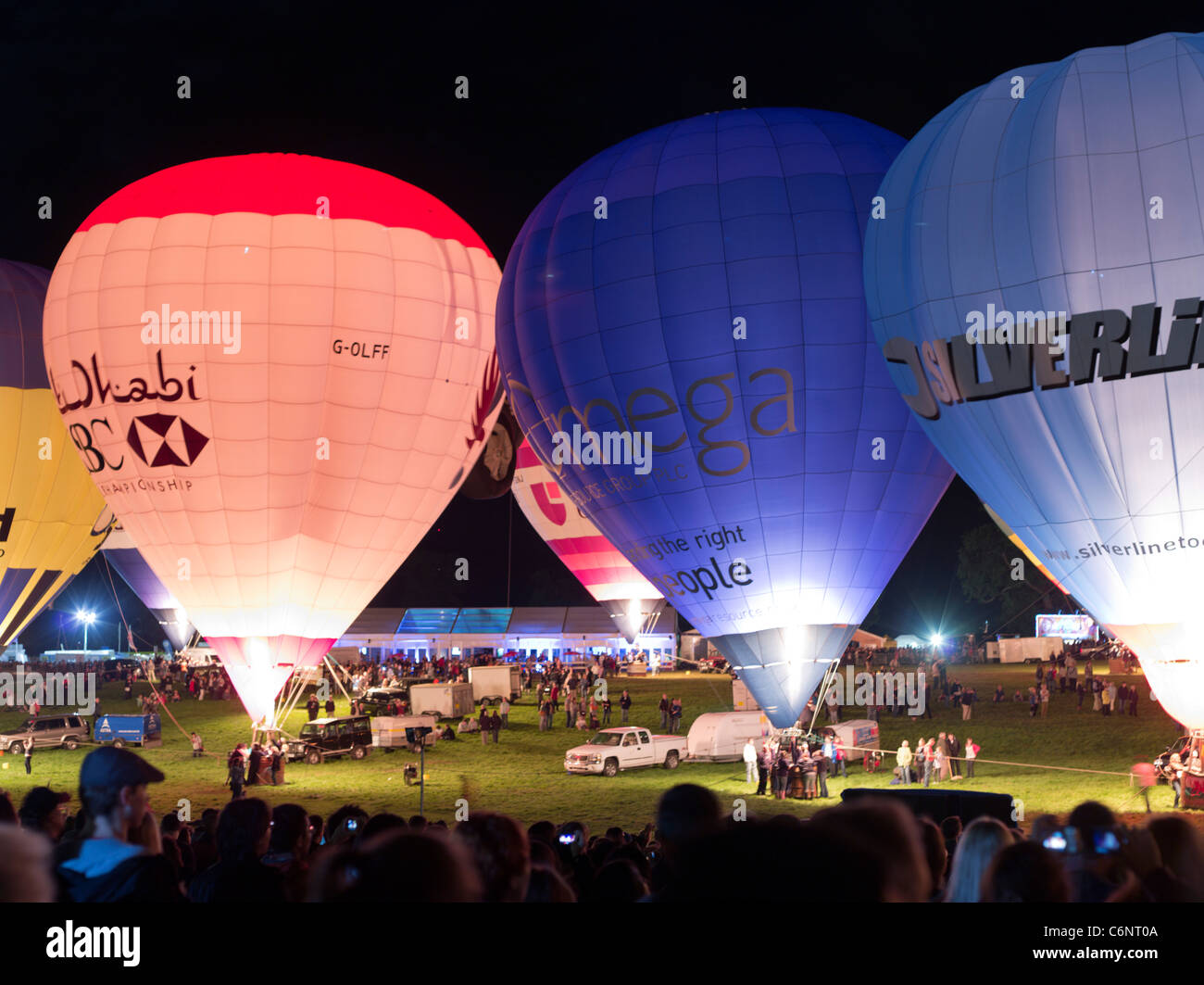 dh Bristol Balloon Festival ASHTON COURT FIESTA BRISTOL ENGLAND heiß Luftballons leuchten bei Nacht Display uk Stockfoto