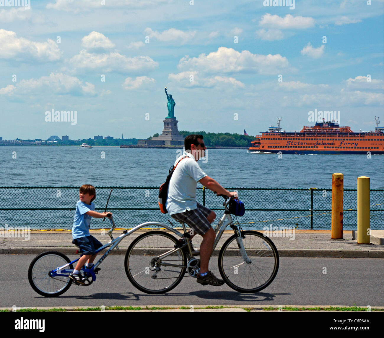 Erholungs- und Freizeitaktivitäten im New Yorker Hafen auf Governors Island, USA Stockfoto