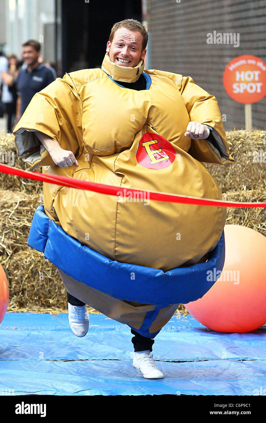 Sumo wrestlers costume -Fotos und -Bildmaterial in hoher Auflösung – Alamy