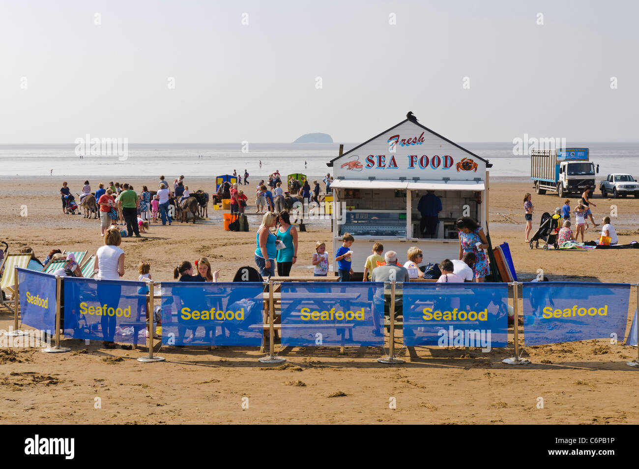 Meer Lebensmittel Hütte am Strand von einem englischen Küstenstadt Stockfoto