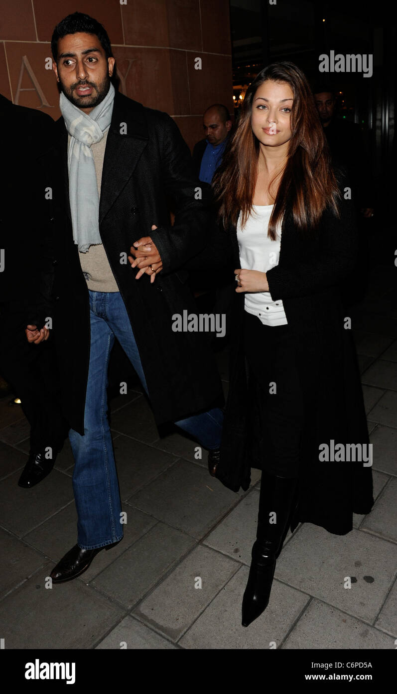 Aishwarya Rai und ihr Ehemann Abhishek Bachchan verlassen C Restaurant London, England, 20.06.10 Stockfoto