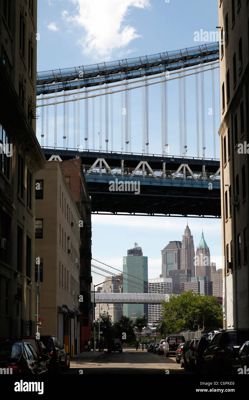 Manhattan Bridge und die Skyline von Manhatan gesehen aus den DUMBO Nachbarschaft Brooklyn, NY, USA Stockfoto