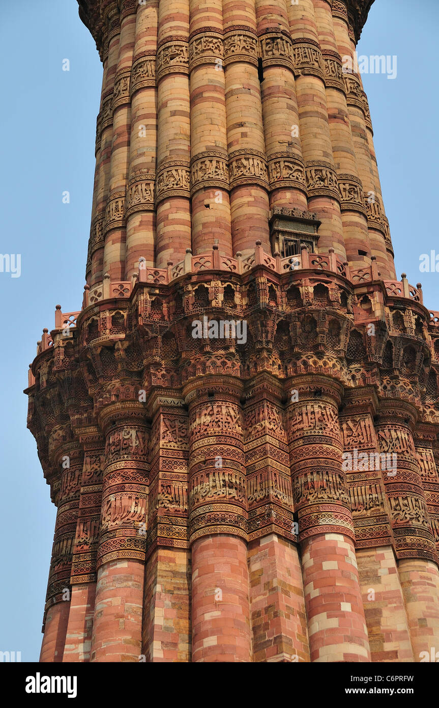 Alten islamischen Turm, Kutub Minar in Delhi. Stockfoto