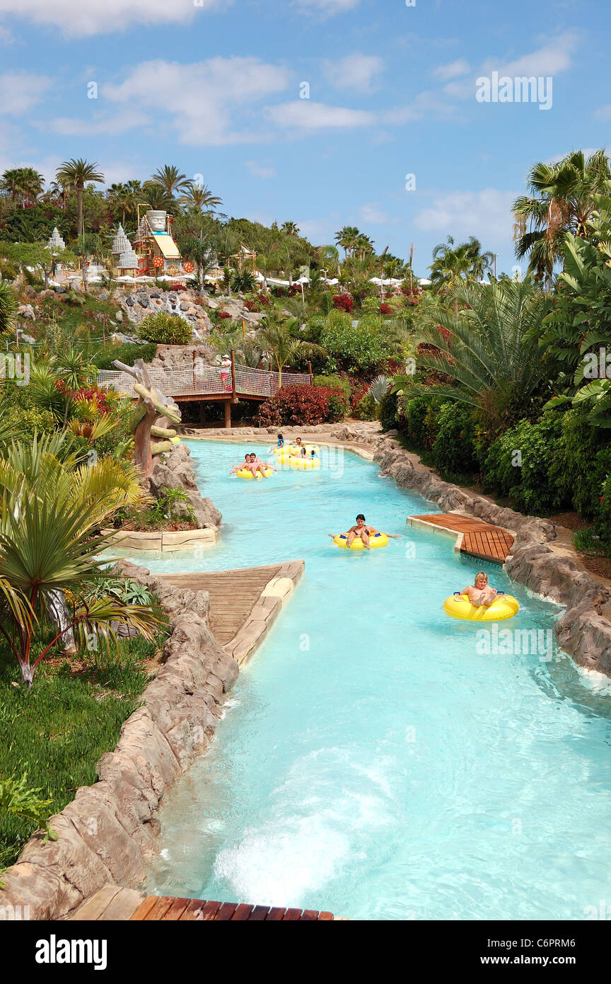 Die Touristen genießen Wasserattraktionen im Siam Wasserpark, Teneriffa, Spanien Stockfoto