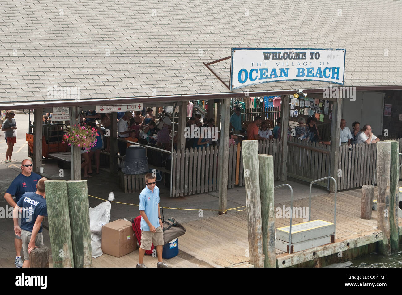 Ocean Beach Fährhafen ist auf Fire Island im Staat New York, Mittwoch, 3. August 2011 abgebildet. Stockfoto