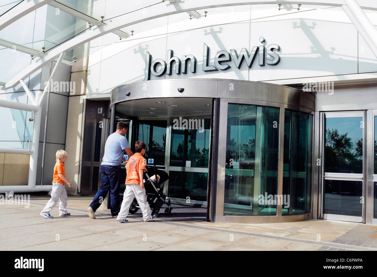 Eingang zum John Lewis Store im Einkaufszentrum Cribbs Causeway, Bristol, England, UK. Stockfoto