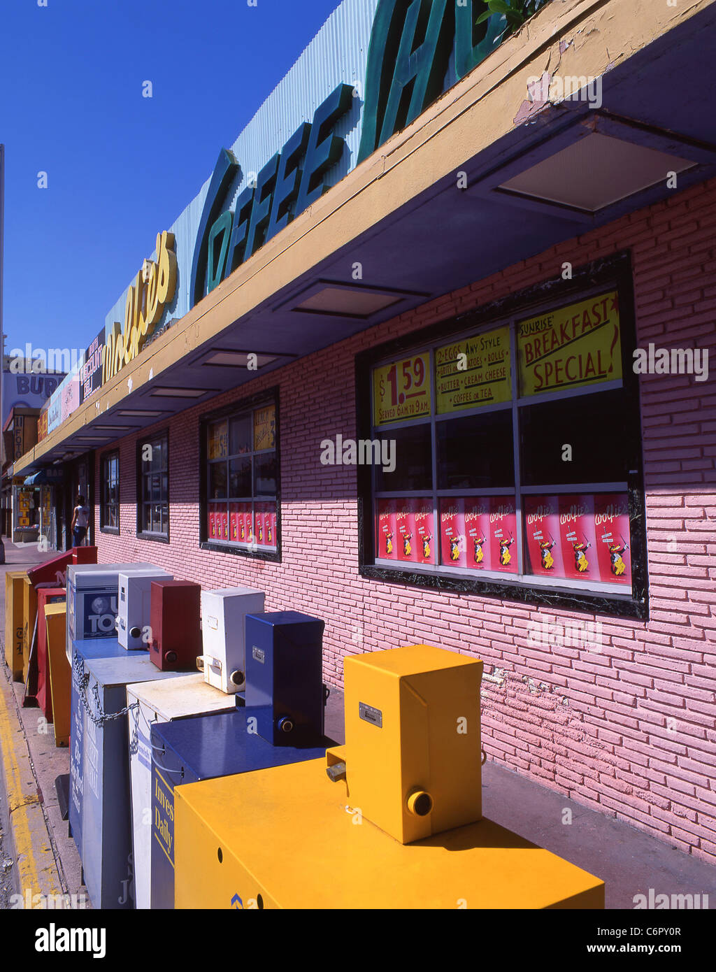 Straße Diner und Zeitung Dispenser aus Miami, Florida, Vereinigte Staaten von Amerika Stockfoto