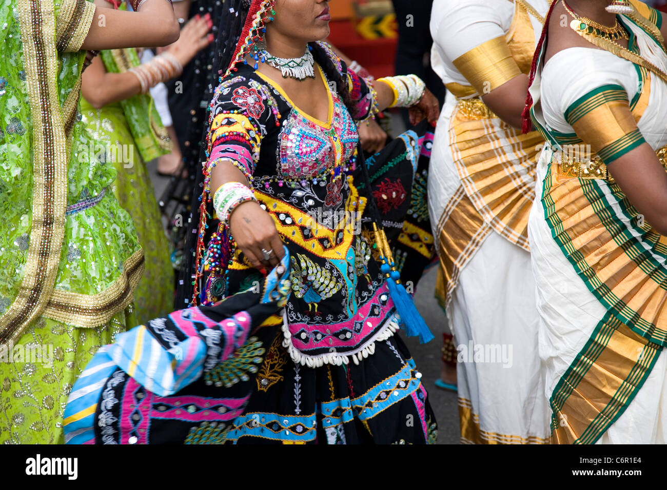 Tänzer-Prozession während Incredible India Präsentation in Genf Festival Stockfoto