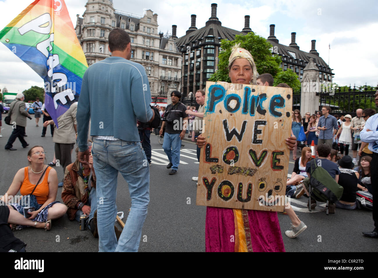 Demokratie-Dorf Camper halten einen Sit-Down friedlichen Protest außerhalb der Houses of Parliament. Stockfoto