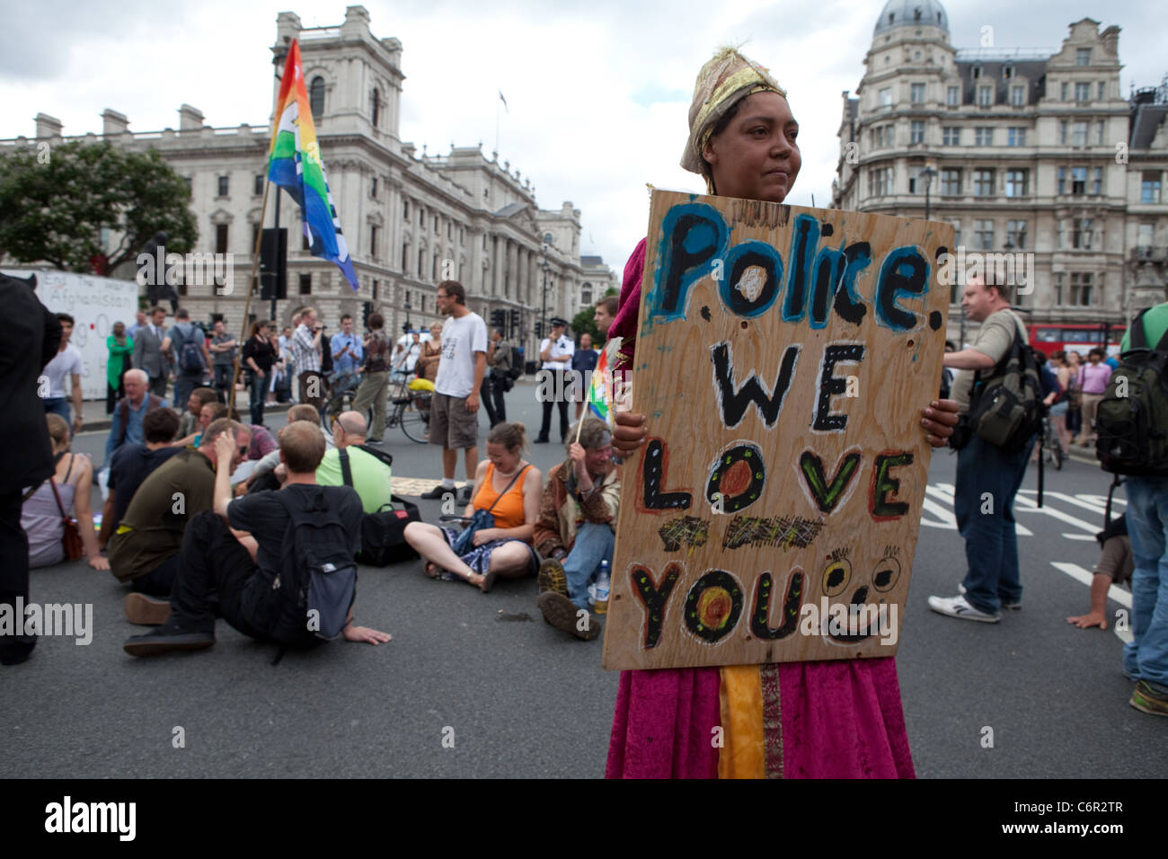 Demokratie-Dorf Camper halten einen Sit-Down friedlichen Protest außerhalb der Houses of Parliament. Stockfoto