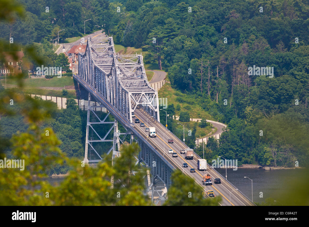 Rip Van Winkle Bridge ist eine freitragende Brücke über den Hudson River zwischen Hudson und Catskill im Staat New York Stockfoto