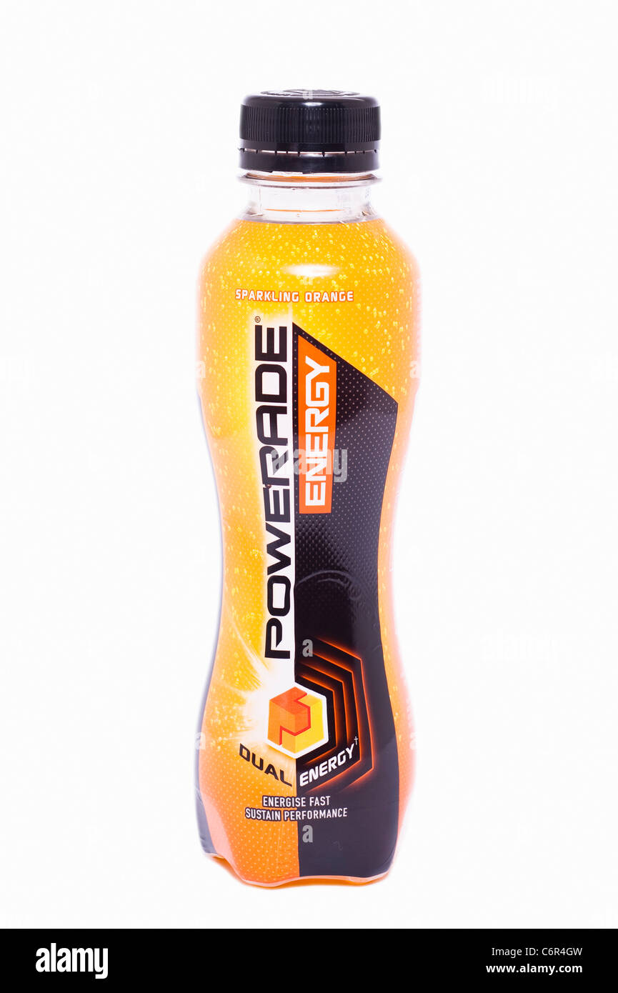 Eine Flasche Sekt orange Geschmack Dual Energy Powerade Energy Drink auf weißem Hintergrund Stockfoto