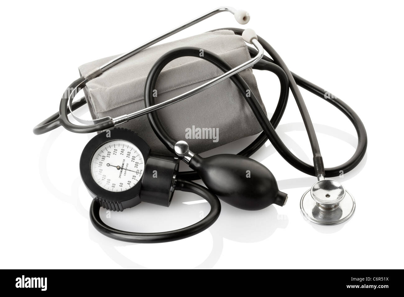 Blutdruckmessgerät und Stethoskop, Kontrolle des Blutdrucks Stockfoto