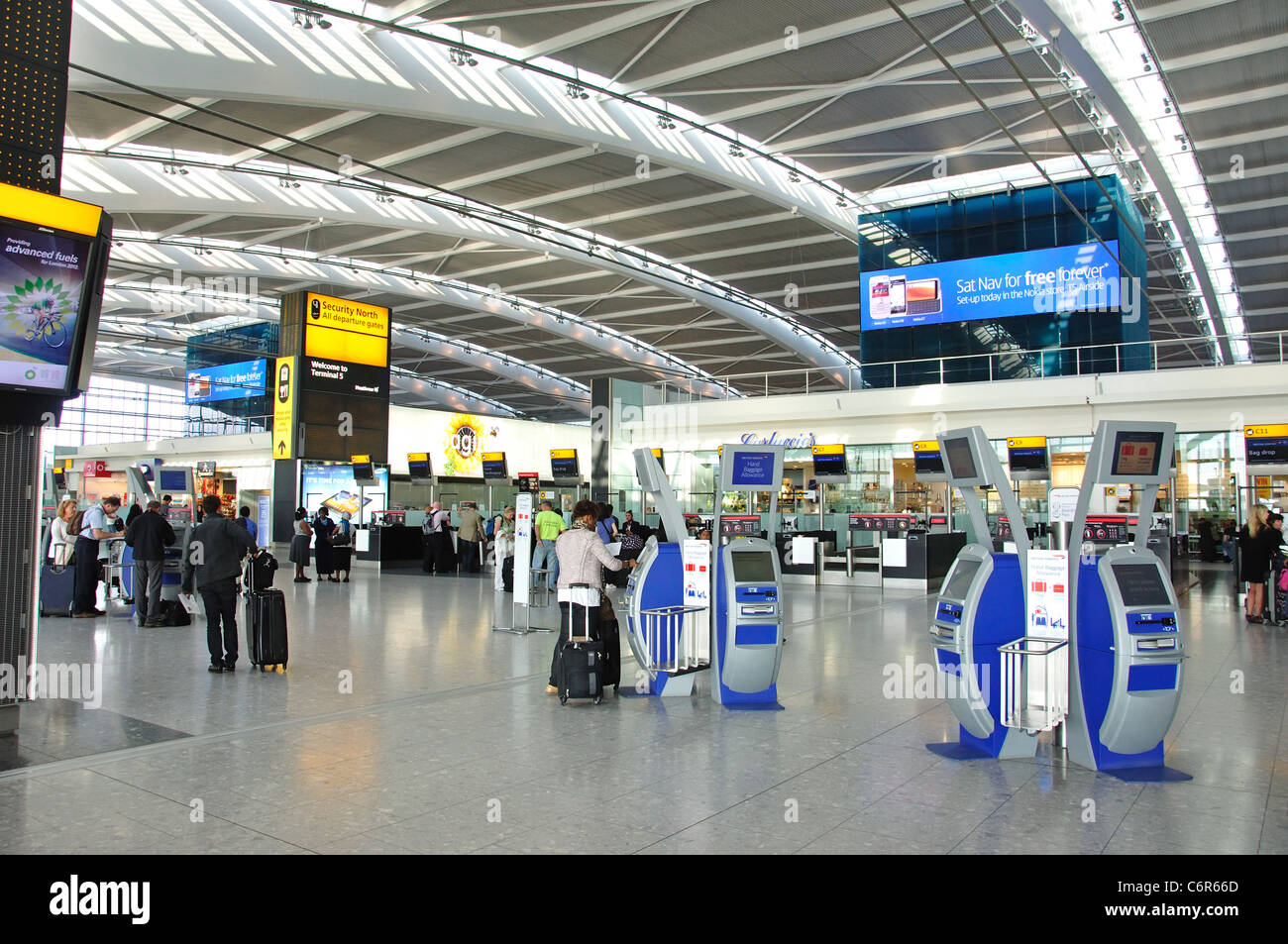 Abflug Ebene Interieur, Terminal 5 Heathrow Airport. London Borough of Hounslow, Greater London, England, United Kingdom Stockfoto